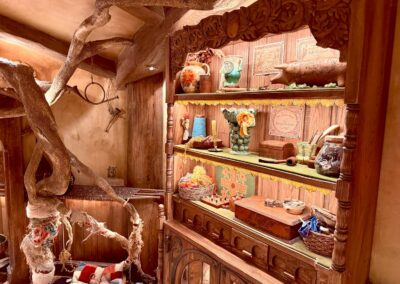 Learning-trip en Nouvelle-Zélande : Bibliothèque dans une maison de Hobbit - Village de Hobbiton à Matamata, région de Waikato.