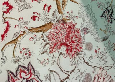 Voyage sur mesure dans les Vosges : Indienne réalisée au Parc Wesserling. Chaque couleur correspond à un motif particulier sculpté sur un tampon