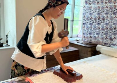 Voyage en famille dans les Vosges : Technique d'impression des indiennes, tissus de coton trés à la mode au 18ème siècle (Parc de Wesserling)