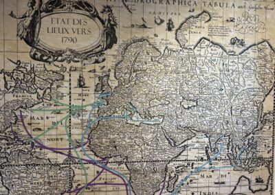 Voyage sur mesure dans les Vosges : Carte des axes (trait bleu) d'importations d'Asie, de cotonnades, thés, épices, soie et porcelaine (Parc de Wesserling)