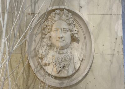 Soirée costumée au château : Médaillon du Régent Philippe d’Orléans (1674 – 1723). Il était le neveu du roi Louis XIV. Galerie du château de Chenonceau.