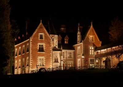 Weekend en famille en Val de Loire : vue de nuit de la façade du Clos Lucé, résidence de Léonard de Vinci