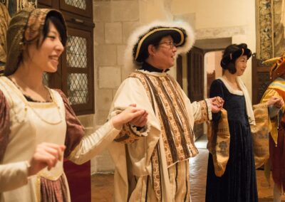 Clôture de Séminaire dans un château : Le diner est clôturé par des danses - la Pavane ou la Branle.