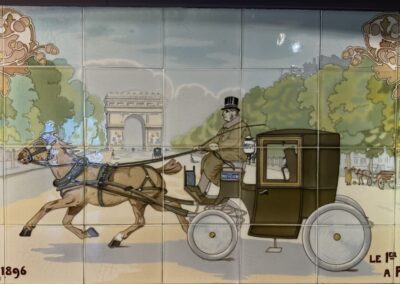 Séminaire en France : La première voiture de taxi équipée de pneus Michelin d'Ernest Montaut 1896.