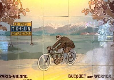 Voyage sur mesure en France : Le pilote Bucquet chevauchant une moto Werner lors de la course Paris-Vienne de 1902