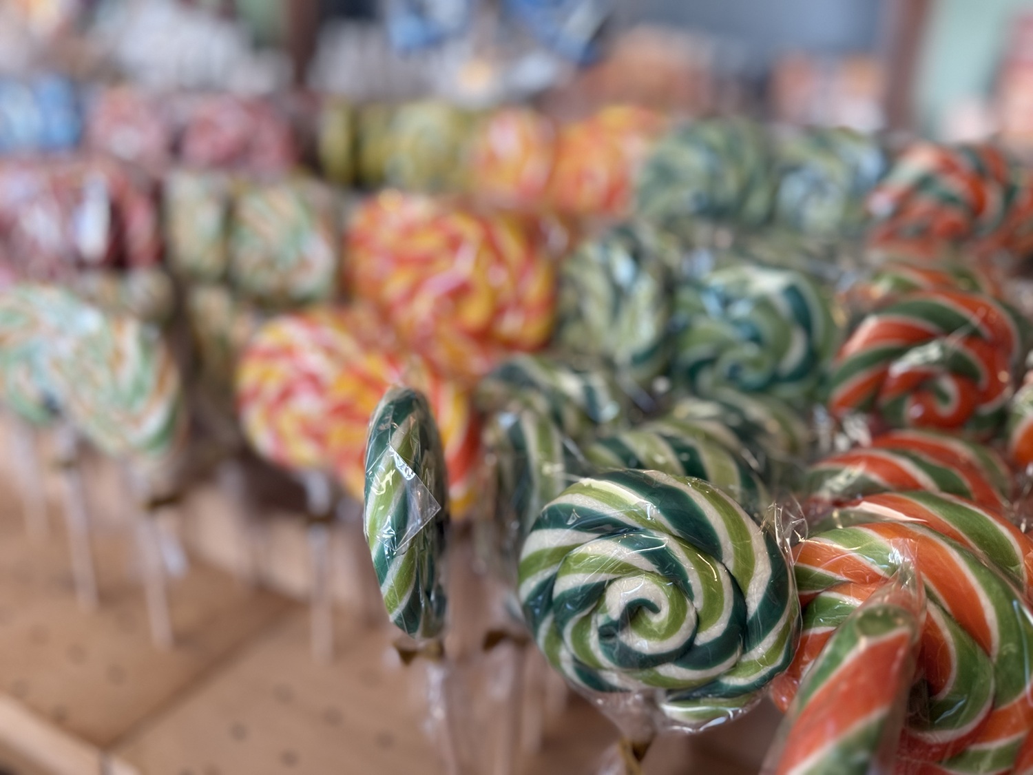Séjour original à Amboise : Sucettes colorées (conservatoire de la Confiserie d’Amboise).