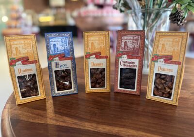 Escapade originale entre amis : grandes variétés de pralines fabriquées au conservatoire de la Confiserie d’Amboise.