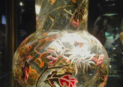 Voyage familial en Alsace : Vase aux chrysanthèmes et à la mante religieuse (Musée Lalique)