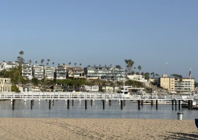 Voyage Incentive à Los Angeles : Corona del Mar (CDM) surplombant l’ile de Balboa (Newport Beach)