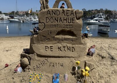 Learning-trip en Californie : Mémorial en sable érigé à la suite du décès de Andrea Donahue (île de Balboa – Newport Beach)