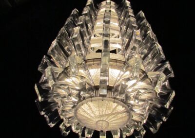 Voyage sur mesure en Alsace : Lustre monumental (Marc Lalique), mesurant près de 3 mètres de haut et pesant 1,6 tonnes (337 pièces) - 1951