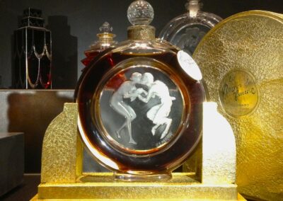 Voyage sur mesure en Alsace : flacon « Le Baiser Du Faune » par René Lalique (Musée de Wingen-sur-Moder)