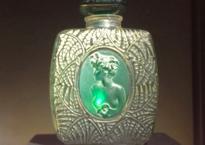 Voyage familial en Alsace : Flacon de parfum "Fougères", un chef-d'œuvre René Lalique (Musée de Wingen-sur-Moder)