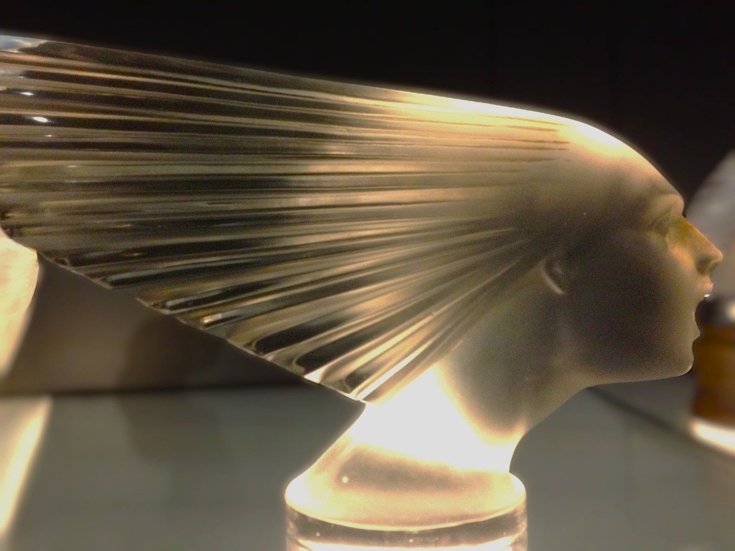Bouchon de radiateur « Spirit of the wind » (René Lalique) Voyage thématique sur mesure en Alsace : Bouchon de radiateur « Spirit of the wind » (l’esprit du vent). Musée René Lalique - Wingen-sur-Moder)