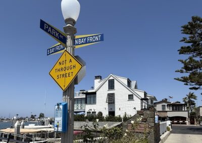 Learning-trip en Californie : Panneau situé entre l’île principal de Balboa et l’île de Collins (Newport Beach).