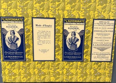 Escapade entre amis en Auvergne : Étiquettes de boîtes anciennes de la chocolaterie Maison Rozier, La Bourboule.