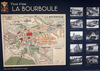 Séminaire original en Auvergne : Panneau mural illustrant le plan de La Bourboule en 1945 avec des photographies historiques des monuments de la ville d'eau.