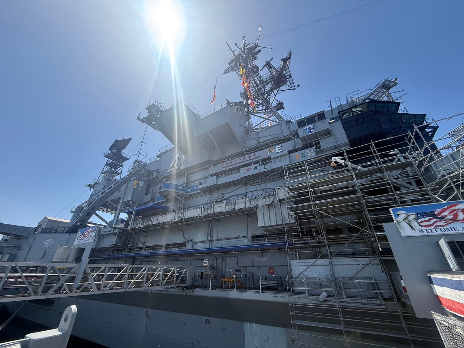 Voyage sur mesure en Californie : Porte-avions USS Midway amarré à San Diego.