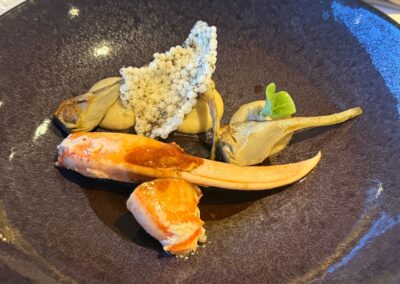 Escapade gastronomique entre amis en Bretagne : Pinces de homard, betterave et jus de carapaces au xérès (Domaine de Rochevilaine).